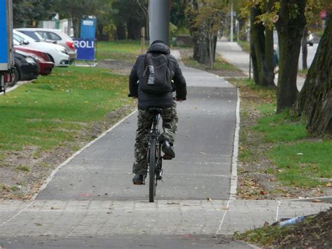 Nowy odcinek drogi rowerowej w Pabianicach już jest gotowy ZDJĘCIA