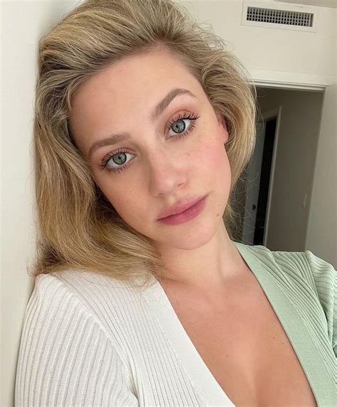 Lili Reinhart Лили Рейнхарт в Инстаграм Instagram Theplace