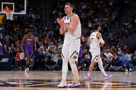 mais um triplo duplo Nikola Jokic faz história e Nuggets vence Lakers