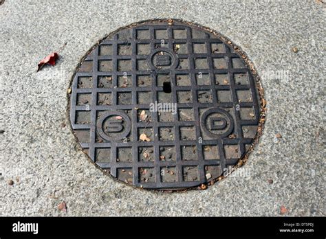 Manhole Cover Hi Res Stock Photography And Images Alamy