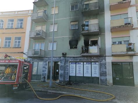 Incêndio desalojou família e matou animais Tomar na Rede