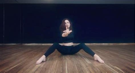 Siliconeer Elli Avrram Comes Up With New Dance Form In Hilarious New