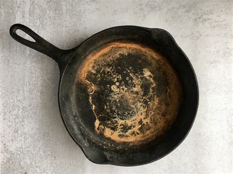 How To Restore A Rusty Cast Iron Skillet The Flat Top King