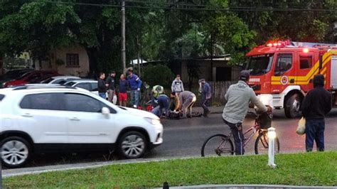 Ciclista morre após colisão caminhão em Blumenau