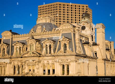 Downtown Milwaukee Buildings Old And New Stock Photo Alamy