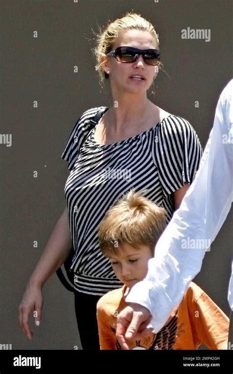 Natasha Henstridge Sus Hijos Liam Y Tristan River Waite Y Su Antiguo