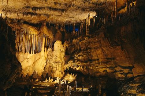 Premium Photo Image Of Large Mammoth Cave With Stalagmites And