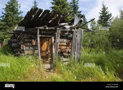 Trappers Cabin Hi Res Stock Photography And Images Alamy