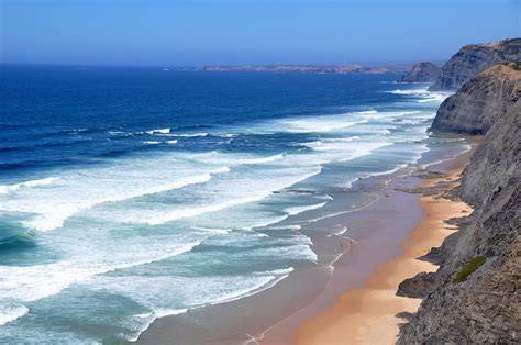 Best Time to See The Algarve Beaches in Portugal 2022 - Rove.me