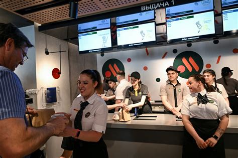 Una Rusia Nostálgica Inaugura En Moscú Los Primeros Mcdonalds Rusos