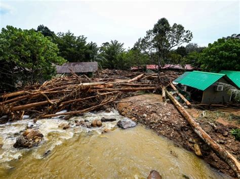 Malaysia Floods Over 22000 People Displaced In Malaysia Thousands Flee