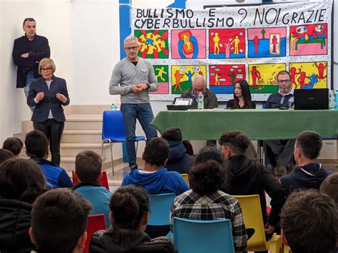 Margot E Polizia Municipale Continua L Opera Dell Associazione