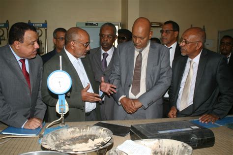 Le Ministre De L Quipement Visite Le Laboratoire National Des Travaux