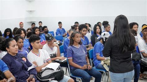 Maio Amarelo CMTT realiza palestra educativa no Colégio Isabel de Melo