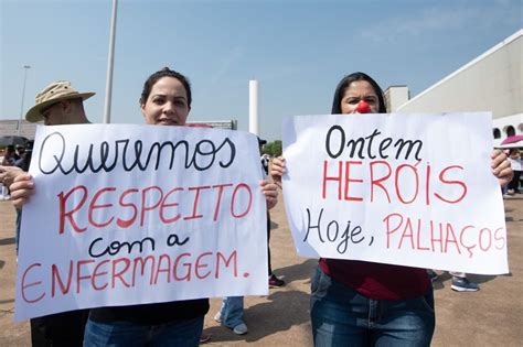 Deputados aprovam urgência em projeto que viabiliza piso da enfermagem