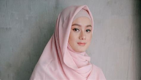 Belajar Berhijab, Dinda Hauw Hapus Foto Lamanya Di Instagram - Islampos