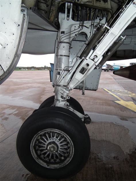 Embraer E-195 - Jet & Rocket engined Aircraft - Britmodeller.com
