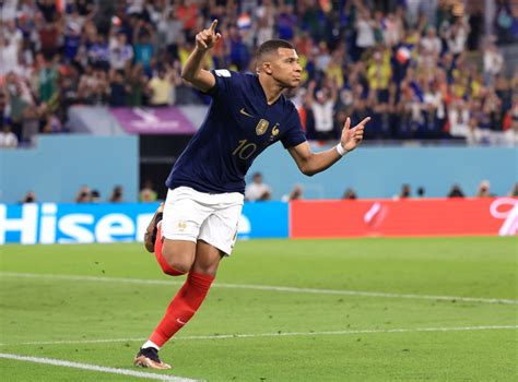 Kylian Mbappe chấn thương trước thềm trận tứ kết World Cup 2022