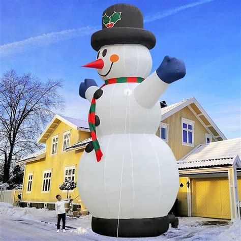 You Can Get A 40 Foot Tall Inflatable Snowman That You Can Put in Your Yard for The Holidays