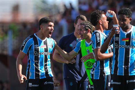 Grêmio vence São Luiz e larga em vantagem nas quartas de final do