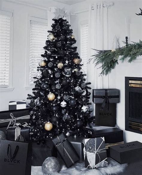 15 Árboles navideños en negro para las almas darks