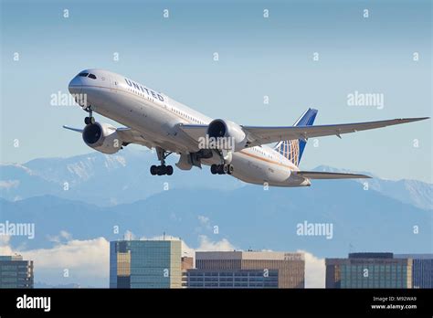 United Airlines Boeing 787 900 Dreamliner Passenger Jet Taking Off From