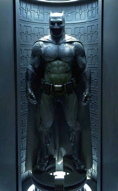 Zack Snyder Finally Reveals Ben Affleck S Full Batsuit Days After