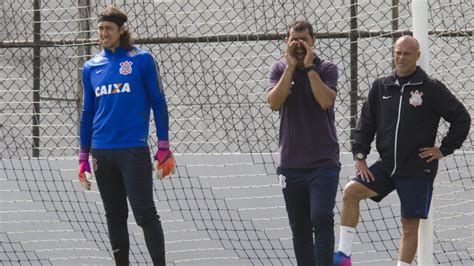 Preparador de goleiros do Grêmio chama ídolo do Corinthians para