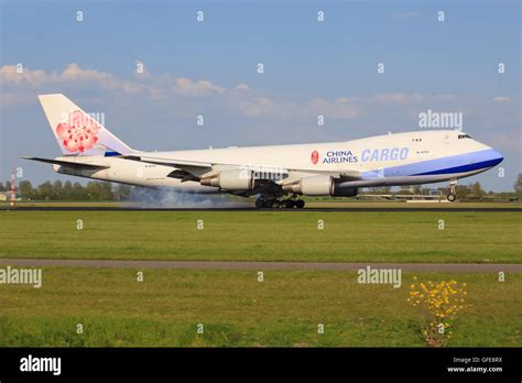 Boeing 747 cargo loading hi-res stock photography and images - Alamy