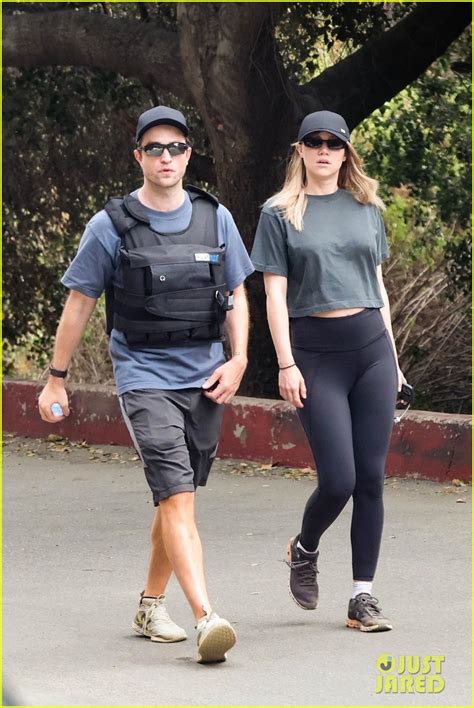 Photo Robert Pattinson Suki Waterhouse Go For Hike In La 07 Photo