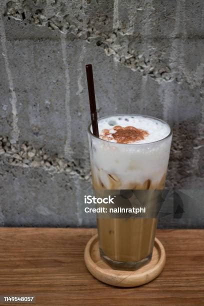 Segelas Es Kopi Susu Foto Stok Unduh Gambar Sekarang Budaya