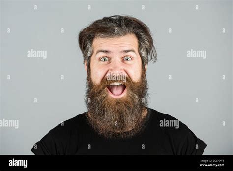 Hombre Feliz Sonrisa Cara Guapo Joven Sonriente Con Barba Larga Y