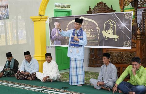 Wakil Walikota Batam Amsakar Achmad Buka Puasa Dan Sholat Tarawih