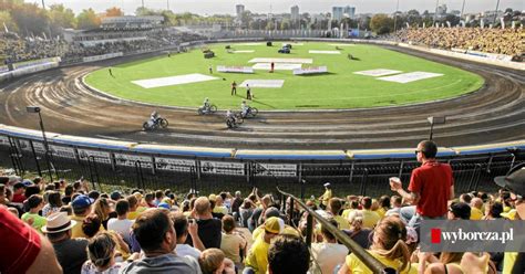 Nowy stadion żużlowy Trybuny i tor pod dachem Kto wykona projekt