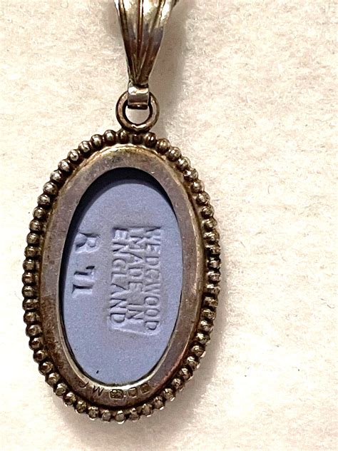 VINTAGE JASPERWARE WEDGWOOD STERLING SILVER NECKLACE Gem