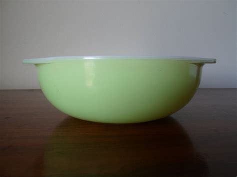 Vintage Pyrex 024 2qt Lime Green Mixing Bowl Casserole