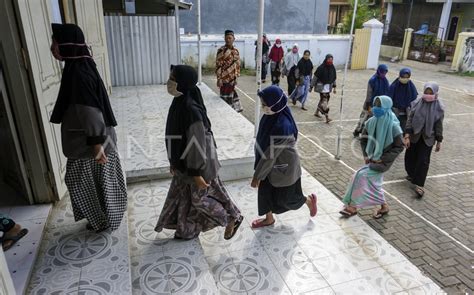 Penerapan Tatanan Normal Baru Di Sekolah Antara Foto