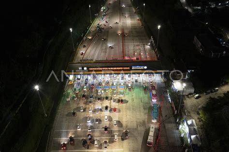 Gerbang Tol Kalikangkung Ramai Lancar Antara Foto