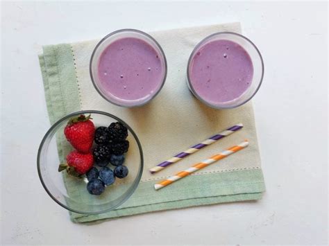 Smoothie De Banana E Frutas Vermelhas Receiteria