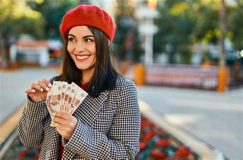 К чему чешется левая рука у девушки и мужчины: популярные приметы — Бэби.ру
