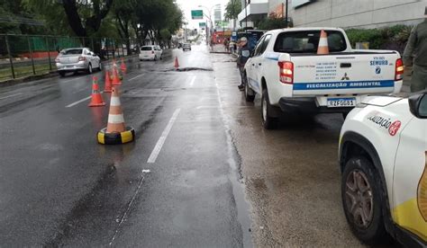 Avenida Salgado Filho é interditada na altura do Midway após parte do