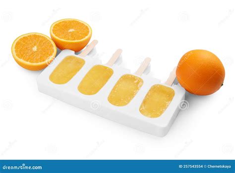 Helados De Naranja Deliciosos En Moho Aislados En Blanco Paleta De