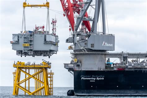 Les Premi Res Fondations Du Parc Olien Offshore De Saint Nazaire Mergent