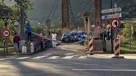 Pr S De Lyon Le Pont De Couzon Encore Ferm La Circulation Cause