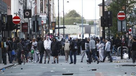 Police Overwhelmed By Riots In Manchester And Salford Bbc News