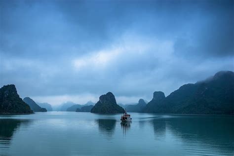 Premium Photo Halong Bay Landscape