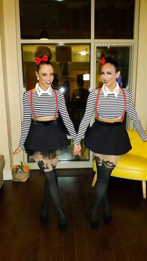 Tweedle Dee And Tweedle Dum Diy Costume Alice In Wonderland Outfit