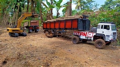 MOBIL TRUK HINO TRONTON BERMUATAN FULL KAYU PATAH AS RODA EKSAVATOR