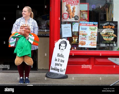 Poses de maniquí fotografías e imágenes de alta resolución Alamy