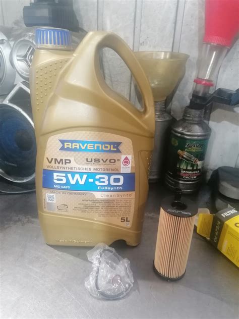 Замена масла в моторе. Льем полностью синтетическое ПАО масло RAVENOL ...